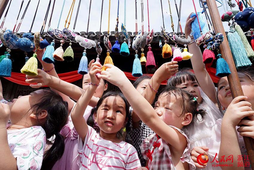 611һȺ׃@СxW z