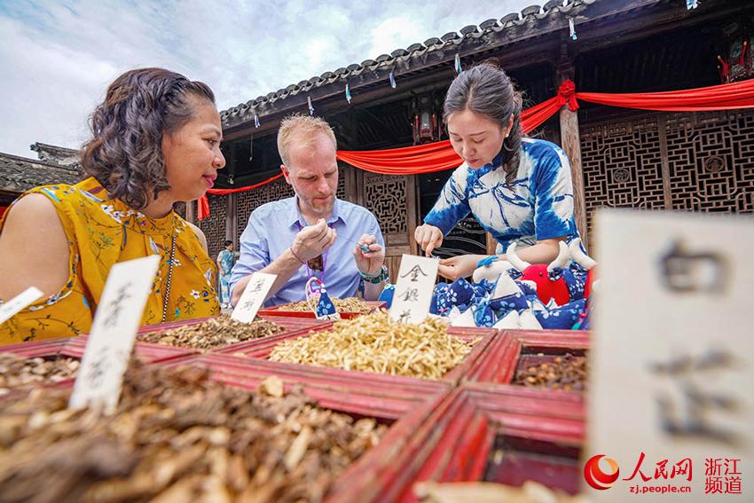 611ԺmāvɽУwW z