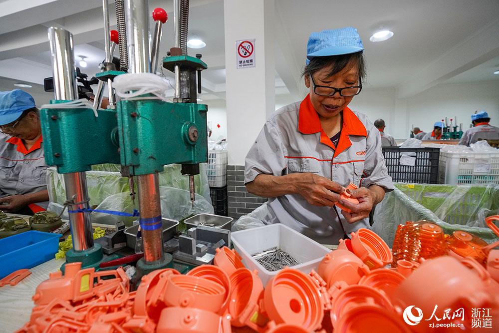 816_Sr^Ϫ悎X塰СٟůĹڽMbˮƿwW z