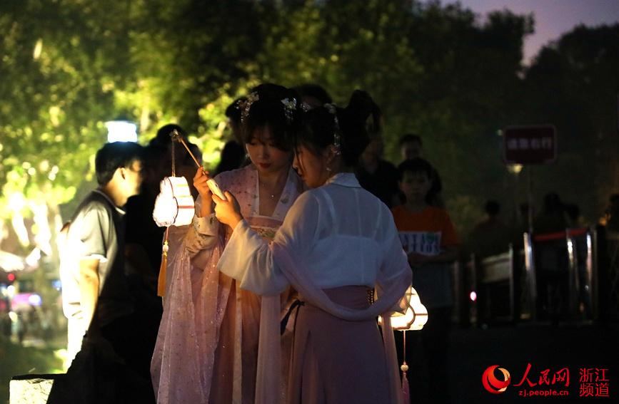 RpA@ȫο߅;pW z