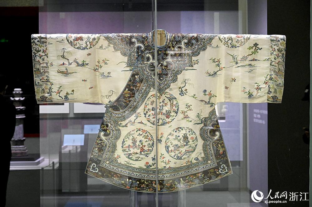 ׵ؼ{FyŮW ~eÔz