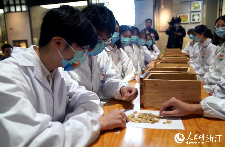 ־ԸώĽ̌±e¹W |z