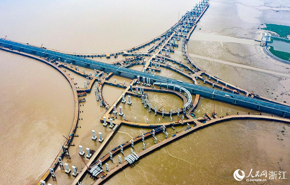 617ĺϘм~̼ͨW z