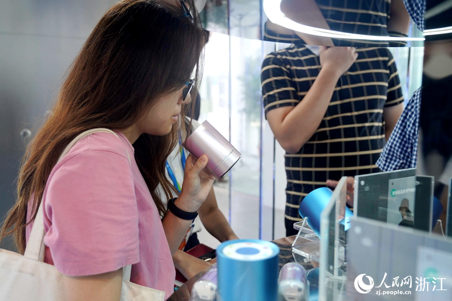 氣味配合音樂，可調節心情。人民網 張麗瑋攝