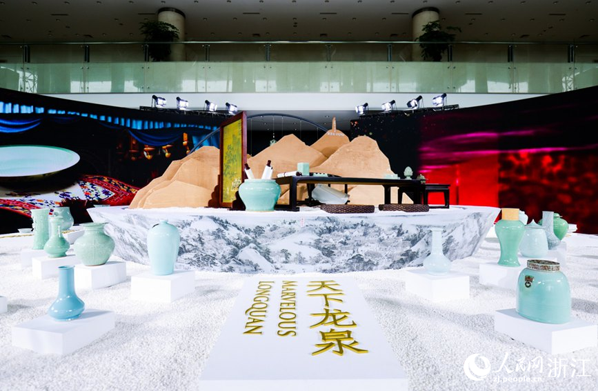 “宋瓷夢華”——青瓷沉浸式交互藝術展開展。人民網 張帆攝