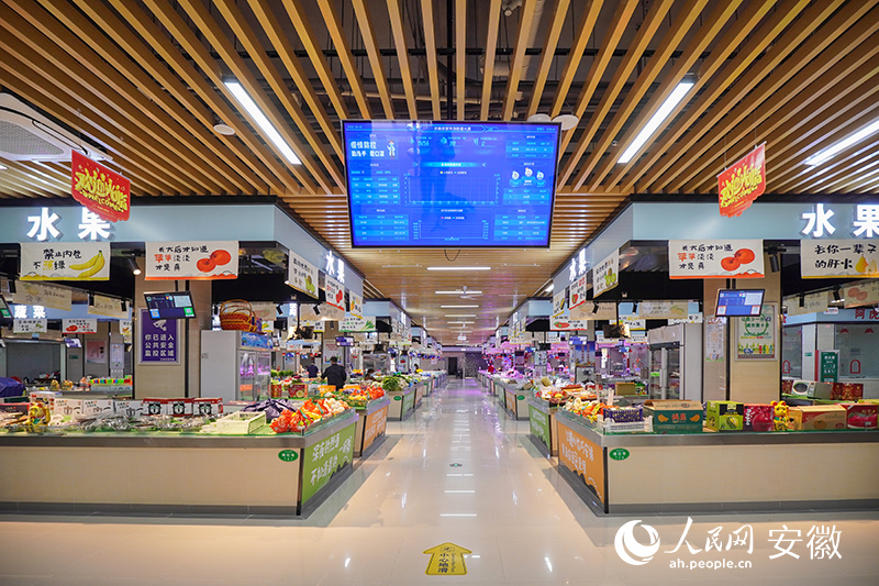 數據化智慧化設備的“上崗”，方便了前來購物的市民。人民網 陳若天攝