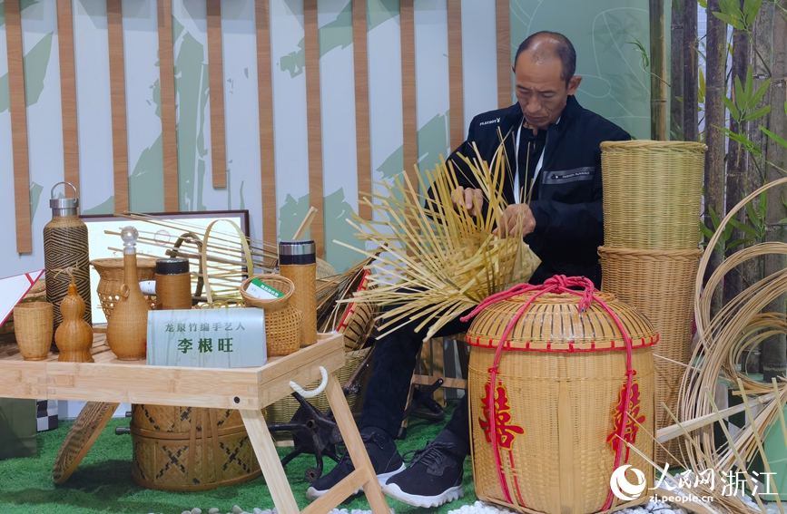 第15屆森博會在義烏國際博覽中心開幕。人民網 張帆攝