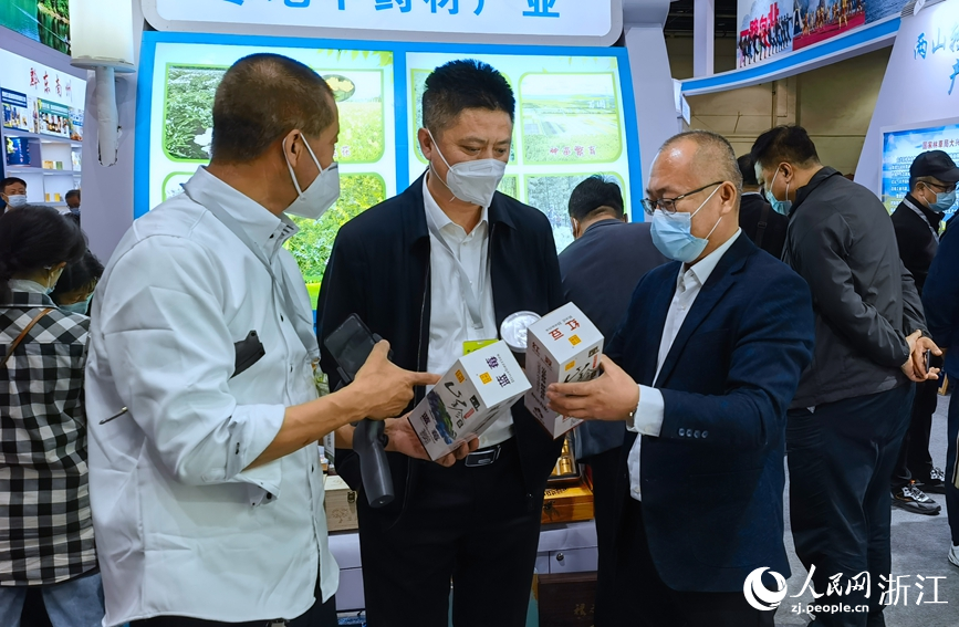 第15屆森博會在義烏國際博覽中心開幕。人民網 張帆攝