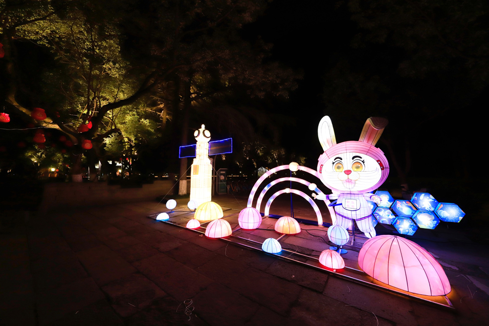 為期一個月的“城慈納萬?！睂毑責魰瘸?023癸卯年新春燈會正式啟幕。慈城鎮供圖