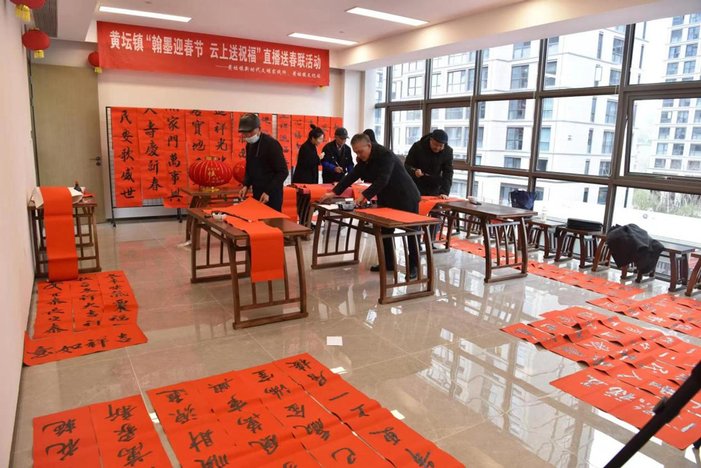 寧?？h黃壇鎮各文化禮堂相繼組織寫春聯送春聯活動。寧?？h委宣傳部供圖