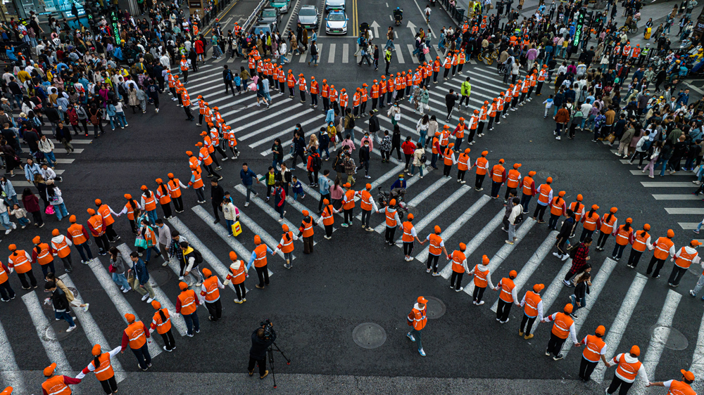 “最美人墻”2.0版在杭州西湖邊正式上線。湖濱街道供圖