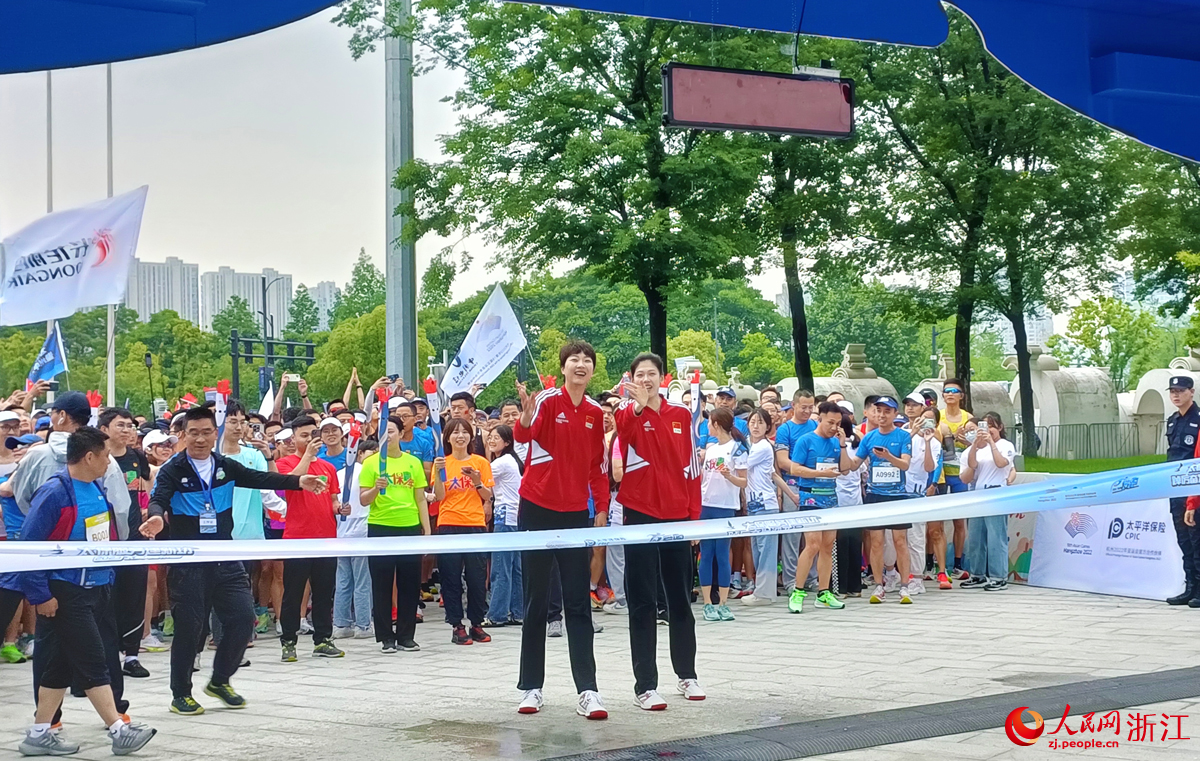 “太愛跑”活動在杭州奧體中心活力開賽。人民網 劉欣蔚攝