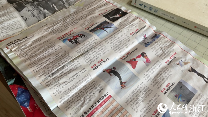 王爺爺做的報摘。人民網 陳陸洵攝