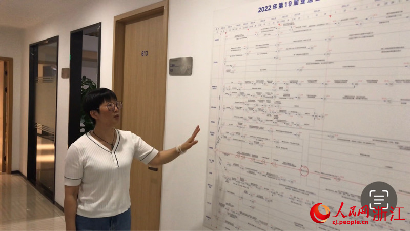 梅惠華介紹亞運會節點事項計劃。人民網 秦銘澤攝