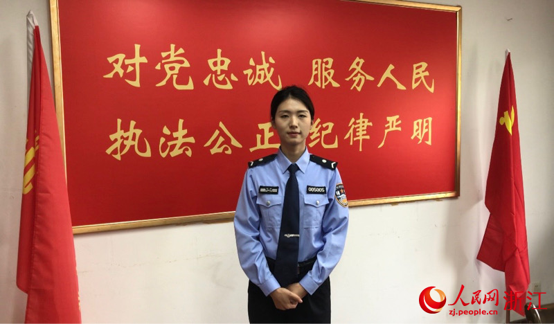 鐘萍接受采訪。人民網 秦銘澤攝