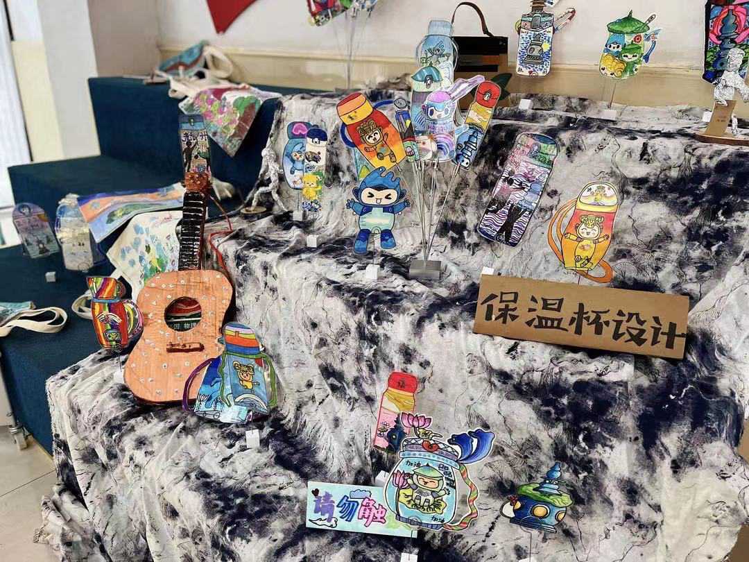 清河實驗學校學生設計制作的亞運文創產品。清河實驗學校供圖