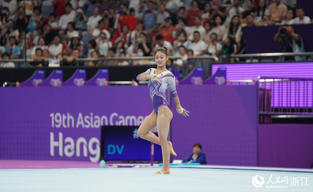 左彤正在自由體操項目比賽中。人民網 陳陸洵攝