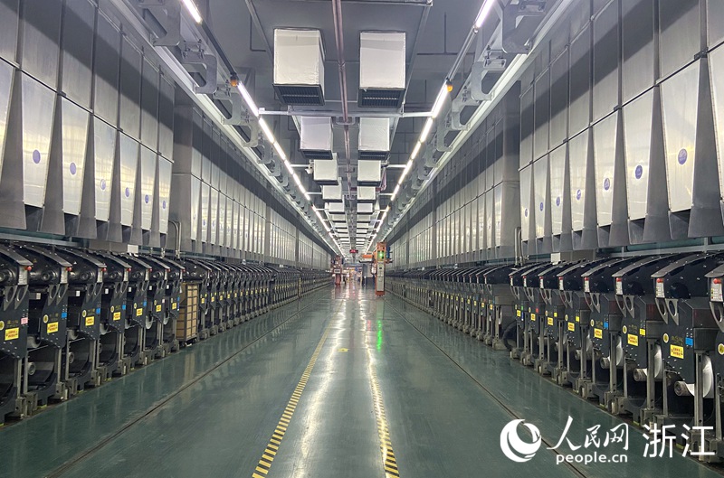 新鳳鳴集團5G工廠。人民網 方彭依夢攝