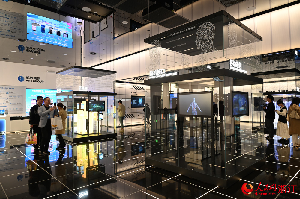  “互聯網促進數字技術創新”展區。人民網記者 葉賓得攝