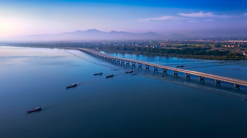 長興縣太湖邊水清岸綠美若畫卷。譚云俸攝