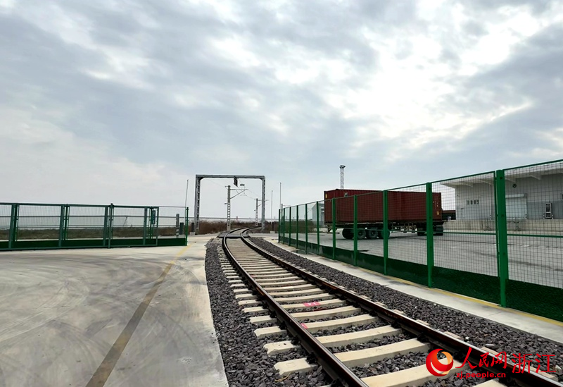 頭門港鐵路監管區鐵路。人民網 陳陸洵攝