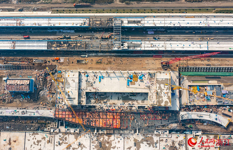 建設中的湖州東站。人民網 章勇濤攝