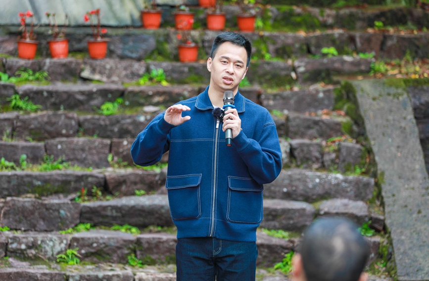 去到鄉村宣講黨的二十大精神。受訪者供圖