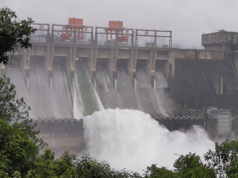 新安江水庫開閘泄洪。建德電視臺供圖