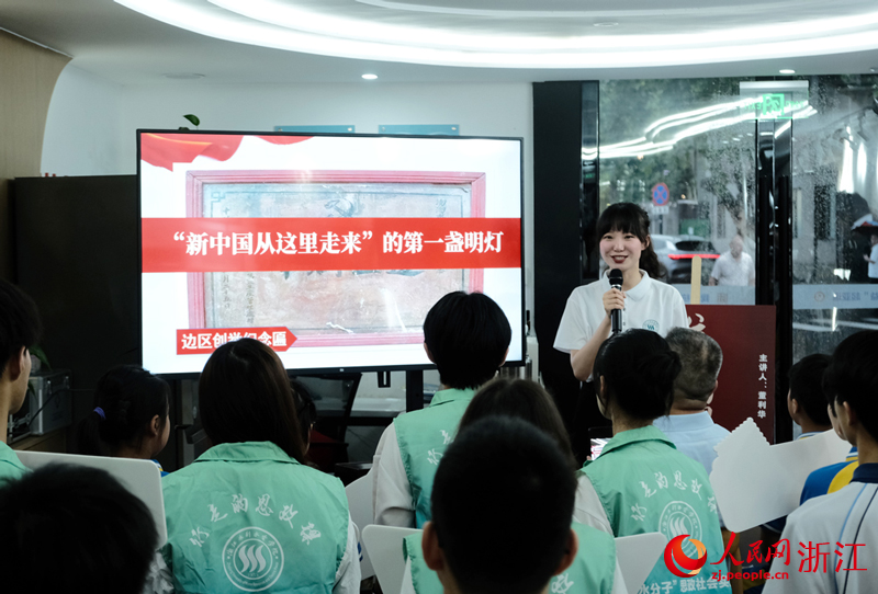 浙江水利水電學院浙水紅潮宣講團宣講員陳周州進行主題宣講。人民網 劉欣蔚攝