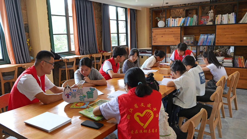 “背包護苗”行動豐富孩子假日生活。文成縣委宣傳部供圖