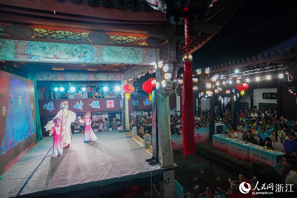 鄉村越劇聯賽小組挑戰賽舉行。人民網  章勇濤攝