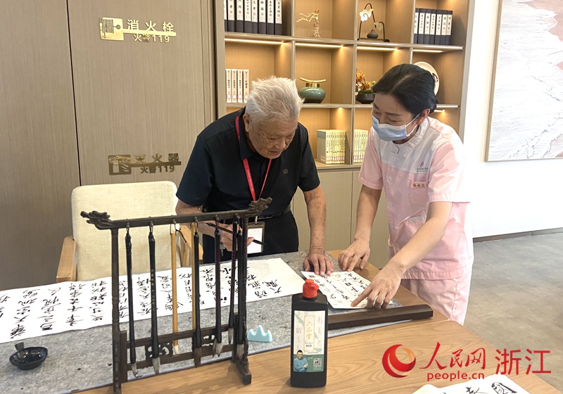 龍港市醫養康教研示范園為老年人提供全方位、多元化、高品質的養老服務。人民網 方彭依夢攝