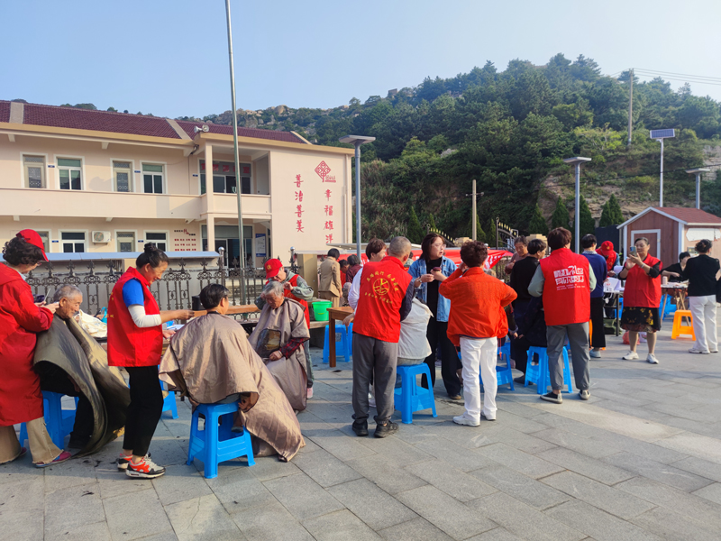 愛心理發服務。殷博文攝