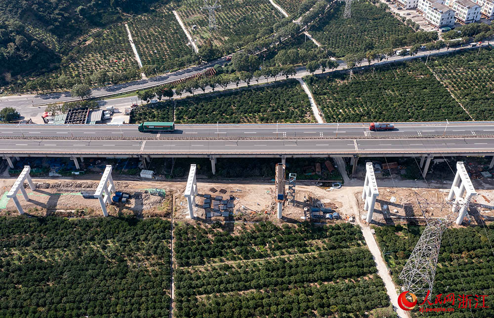 甬臺溫改擴建臺州北段項目施工有序進行。人民網 章勇濤攝