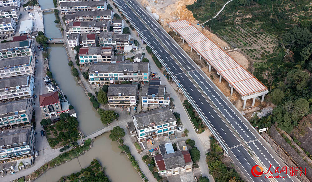 甬臺溫改擴建臺州北段項目施工有序進行。人民網 章勇濤攝