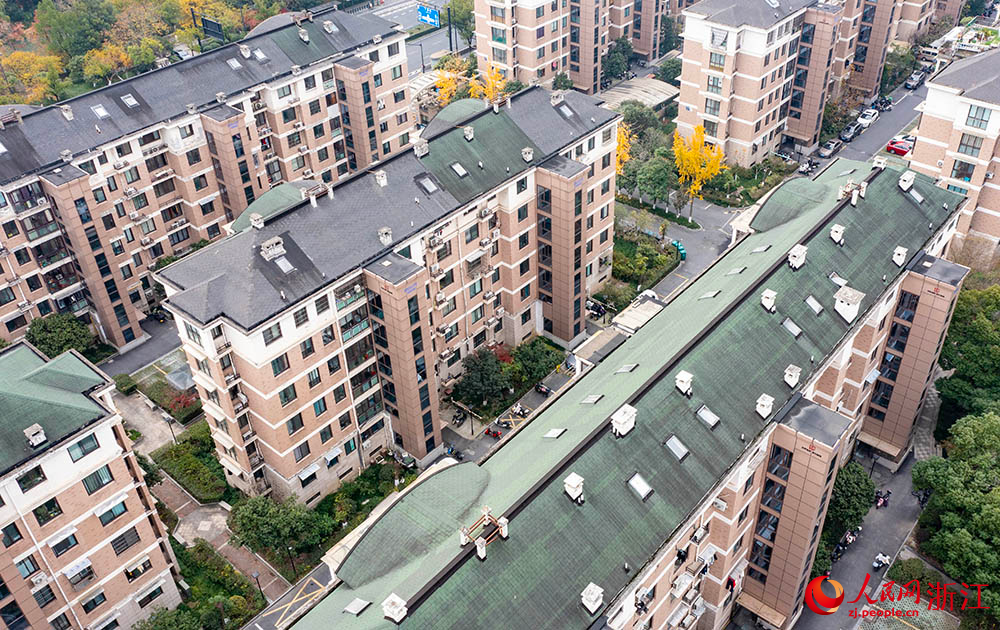 空中俯瞰上城區丁蘭街道大唐苑小區，它是杭州市第一個整體推進加裝電梯的安置房小區。人民網 章勇濤攝