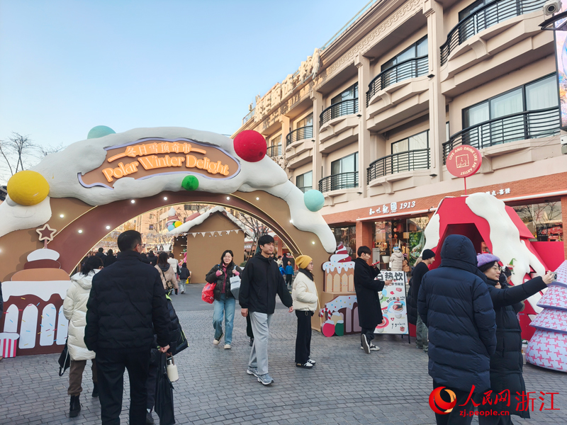 湖濱商圈冬日雪頂奇市活動。人民網 劉欣蔚攝