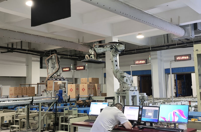 浙江移動與溫州煙草公司合作，創新采用5G工業基站支撐工業機械臂物流傳送設備。浙江移動供圖