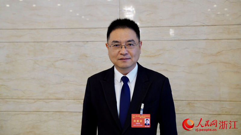 浙江省人大代表、松陽縣縣長梁海剛。人民網記者 郭揚攝