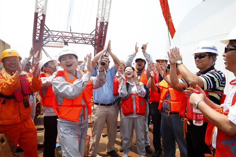 2016年7月27日，LHD海洋潮流能發電項目首期1兆瓦機組在舟山順利下海。受訪者供圖