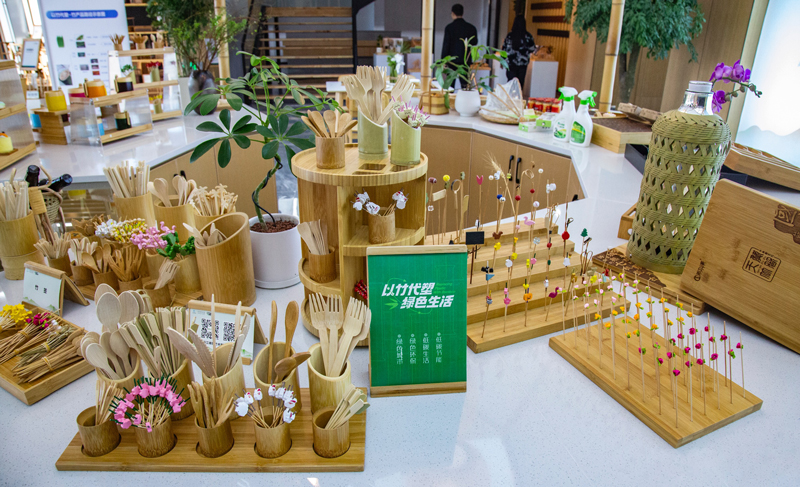 “以竹代塑”系列產品。安吉縣委宣傳部供圖