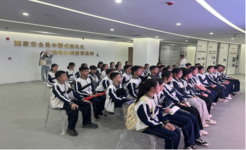 學生觀看國家安全主題小短片