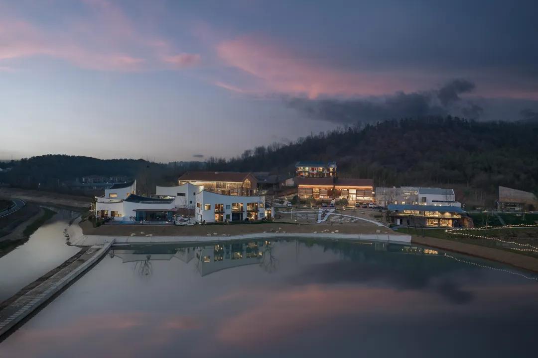 聚星糧驛1953園區夜景。受訪者供圖