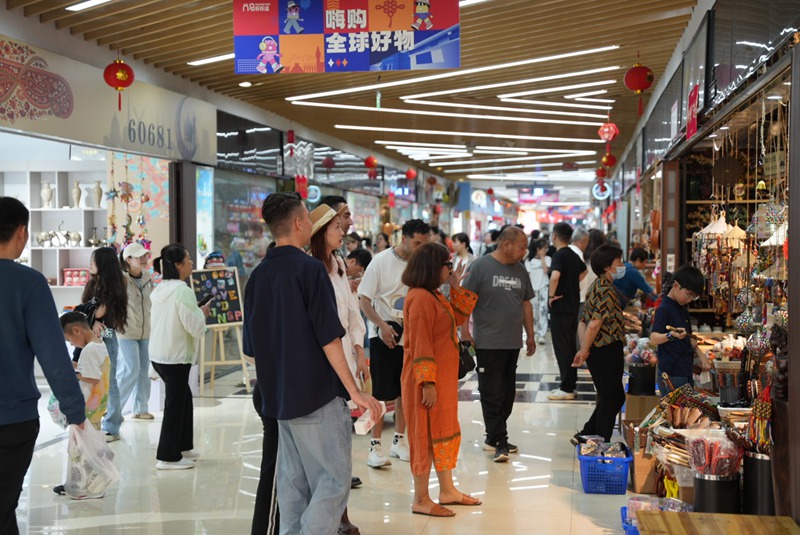 5月3日，浙江義烏中國進口商品城迎來國內外游客。義烏市委宣傳部供圖