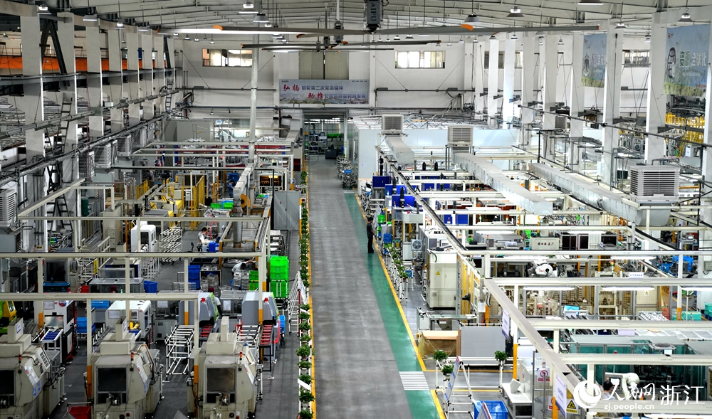 浙江銀輪機械股份有限公司生產車間場景。人民網 陳陸洵攝