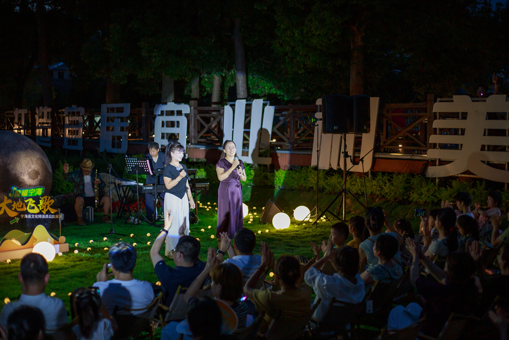 草坪音樂會現場?？娷姅z