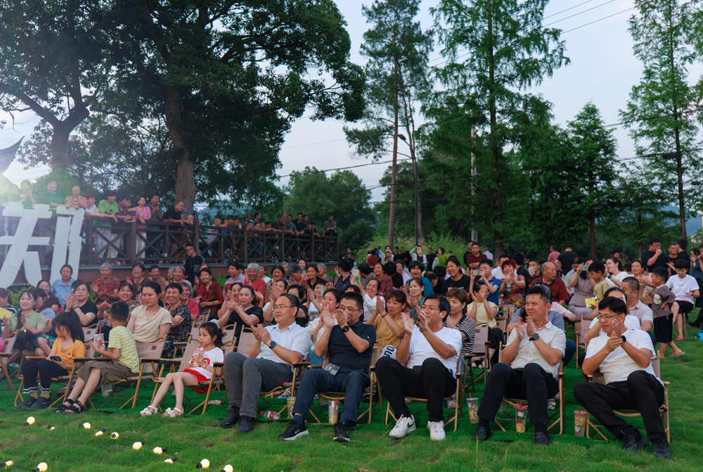 草坪音樂會現場?？娷姅z