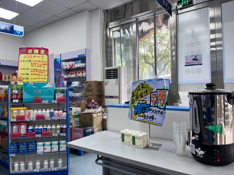 “清涼點位”全天備足免費消暑飲品。橫街鎮供圖