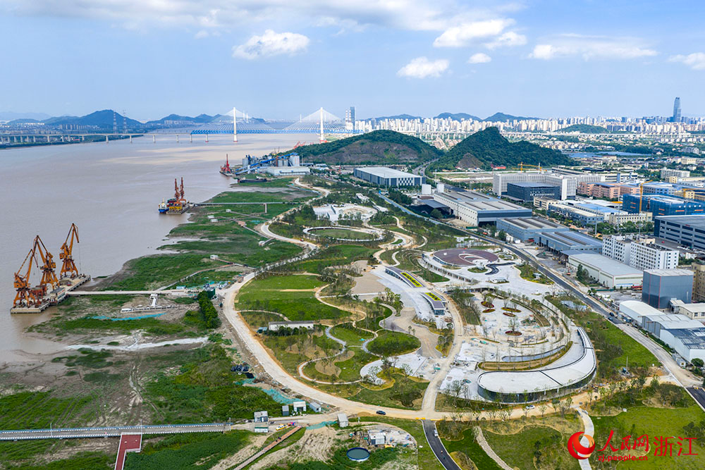 浙江省臺州市黃巖區海塘安瀾工程（椒江黃巖段海塘）施工現場。人民網 章勇濤攝