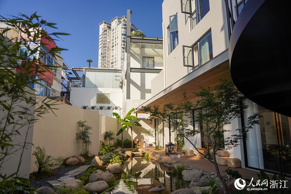 浙江省溫州市鹿城區街頭的一家城市民宿。人民網 章勇濤攝